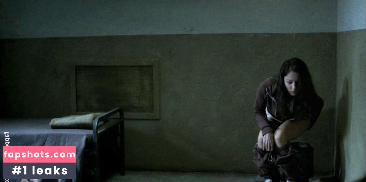 Annet Mahendru gallery photo #19