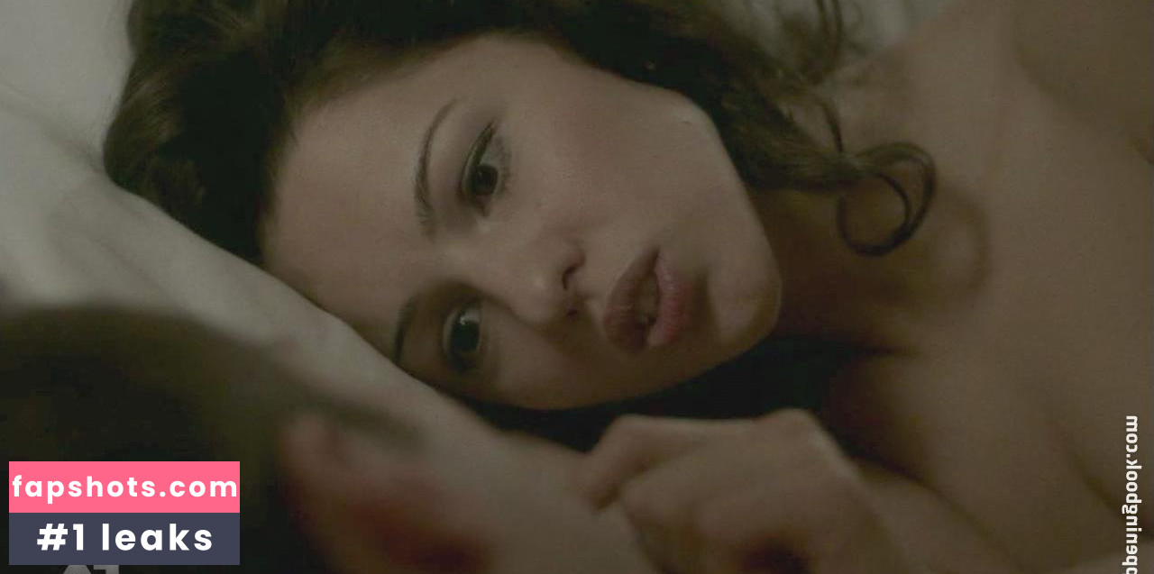 Annet Mahendru gallery photo #25