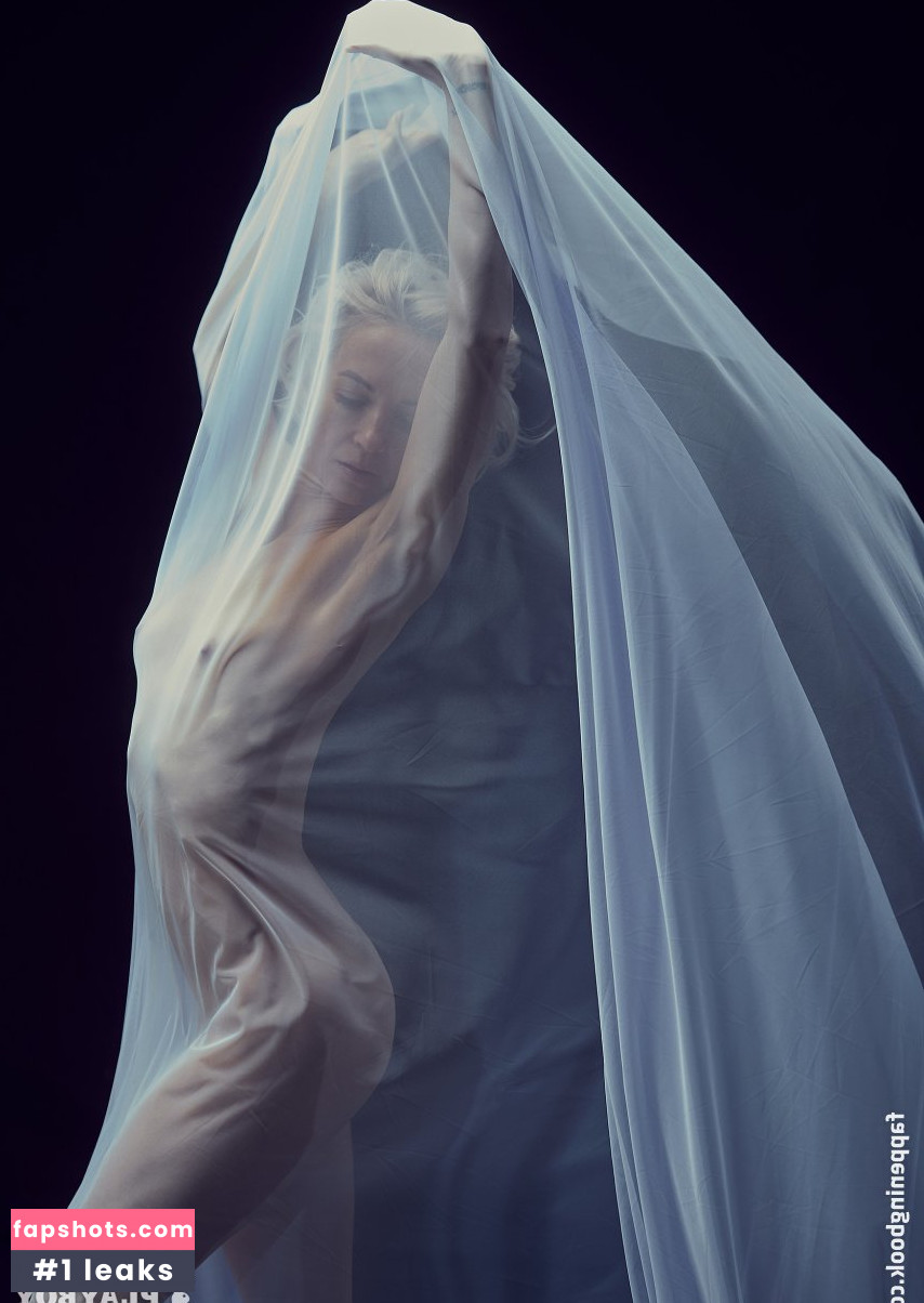 Annette Dytrt gallery photo #7