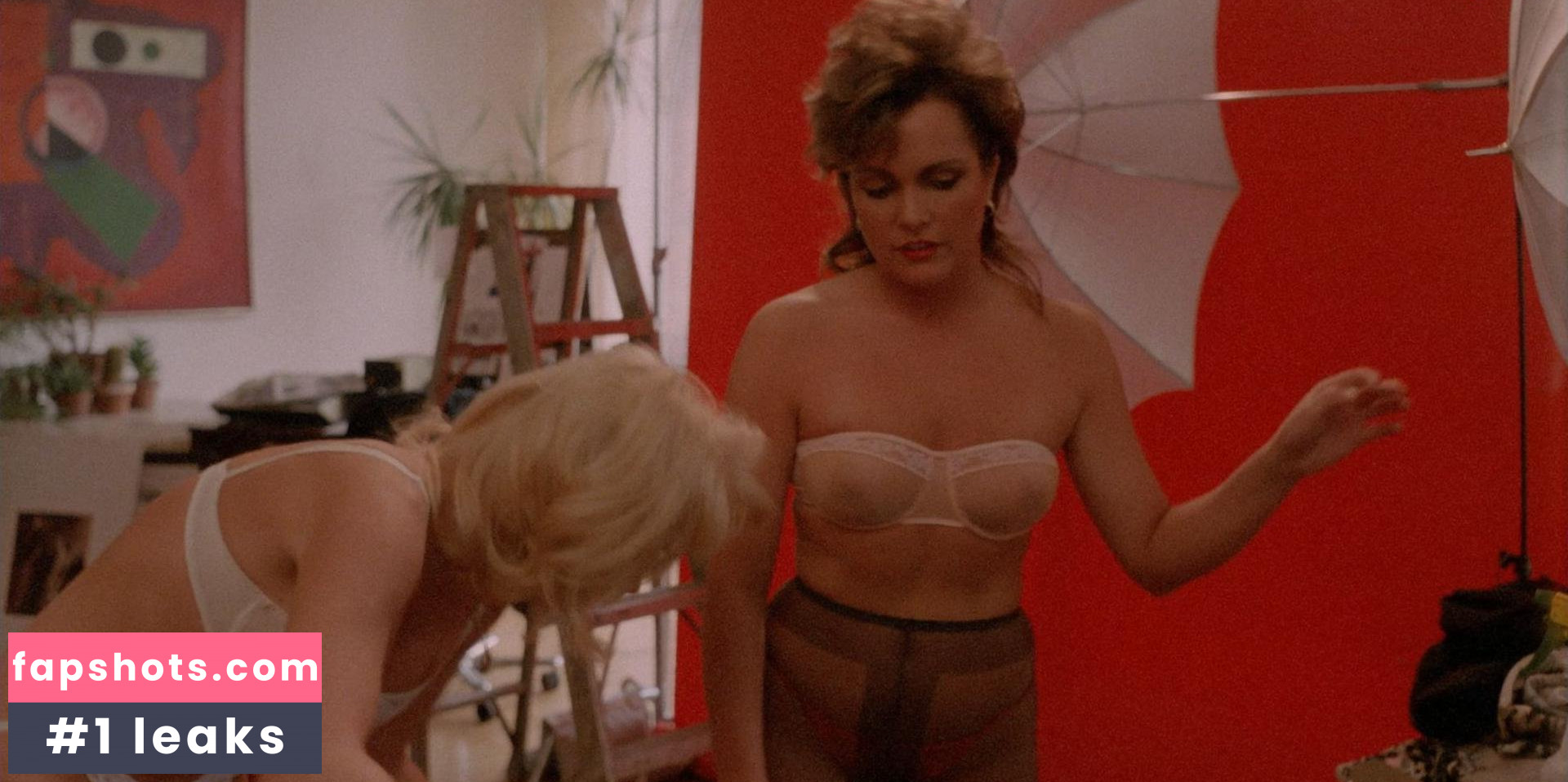 Annie Grindlay nude babe gallery