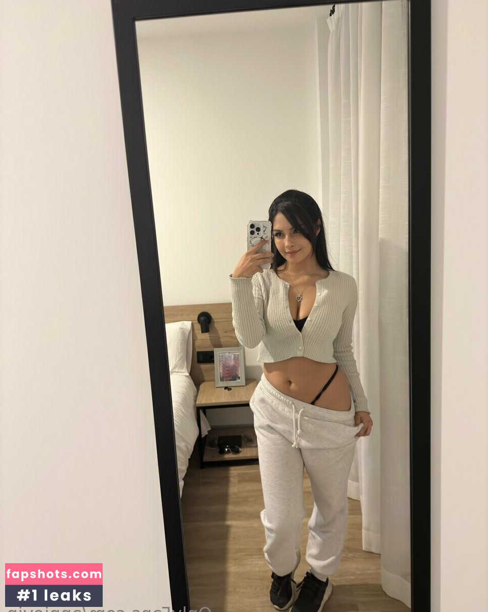 Annie Guzman gallery photo #24