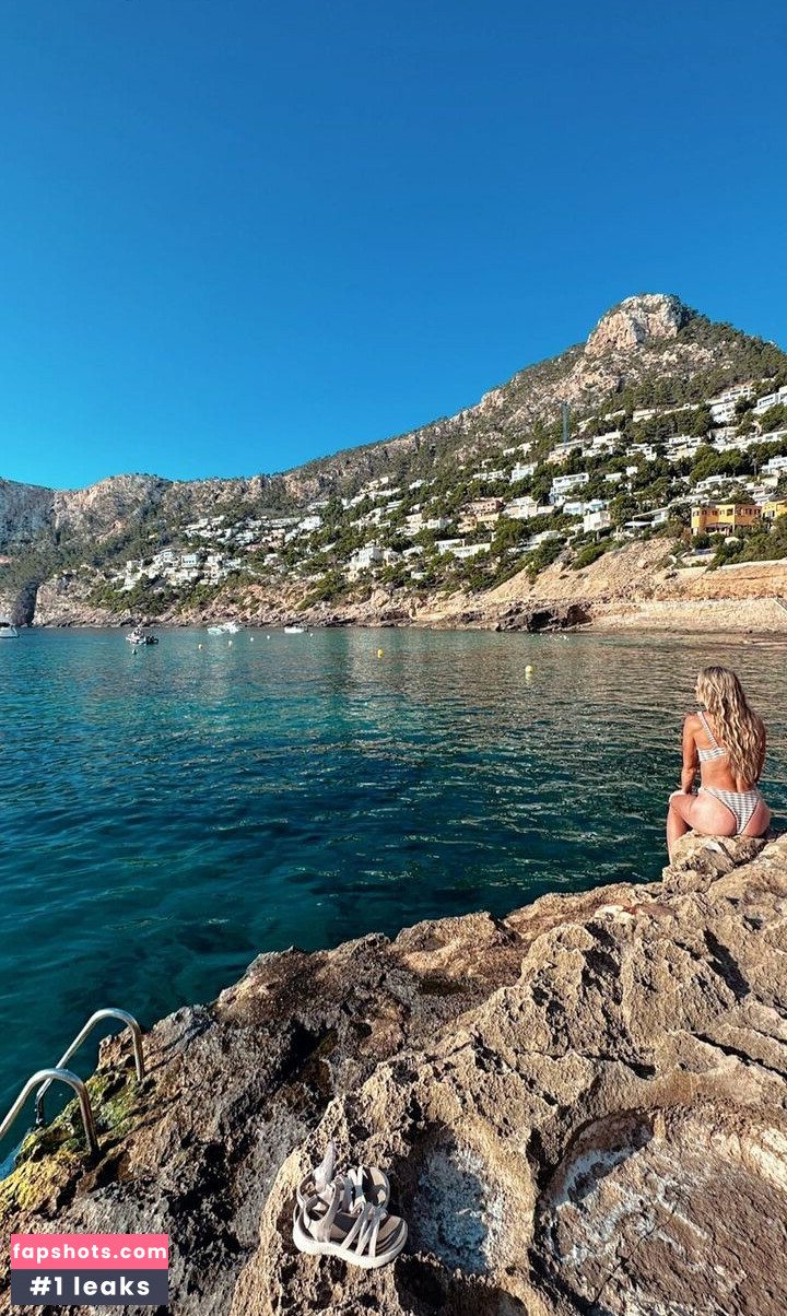 Annie Kunz Nude Leaks OnlyFans Photos #8 - LeakJerk