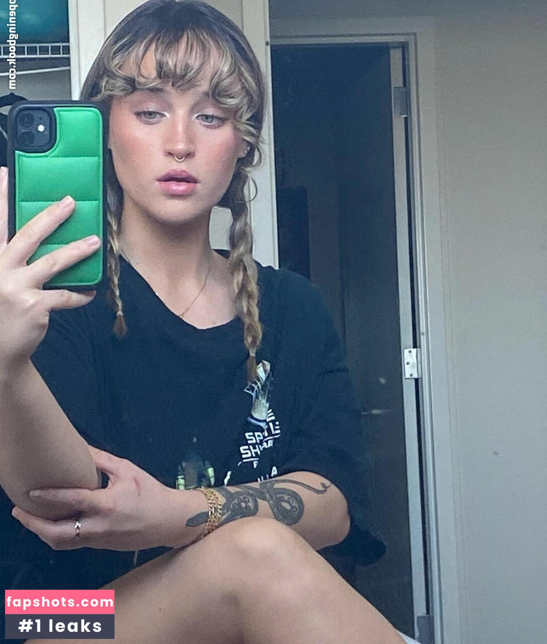 Annie Marie Sauve gallery photo #4