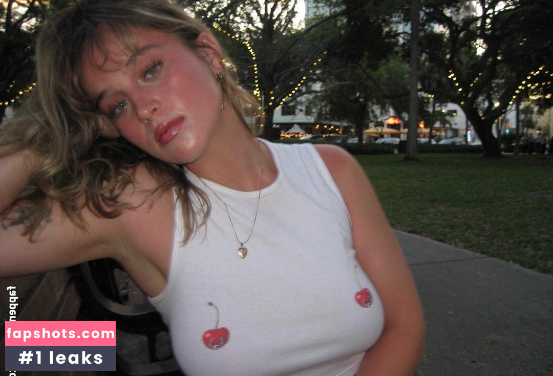 Annie Marie Sauve gallery photo #7