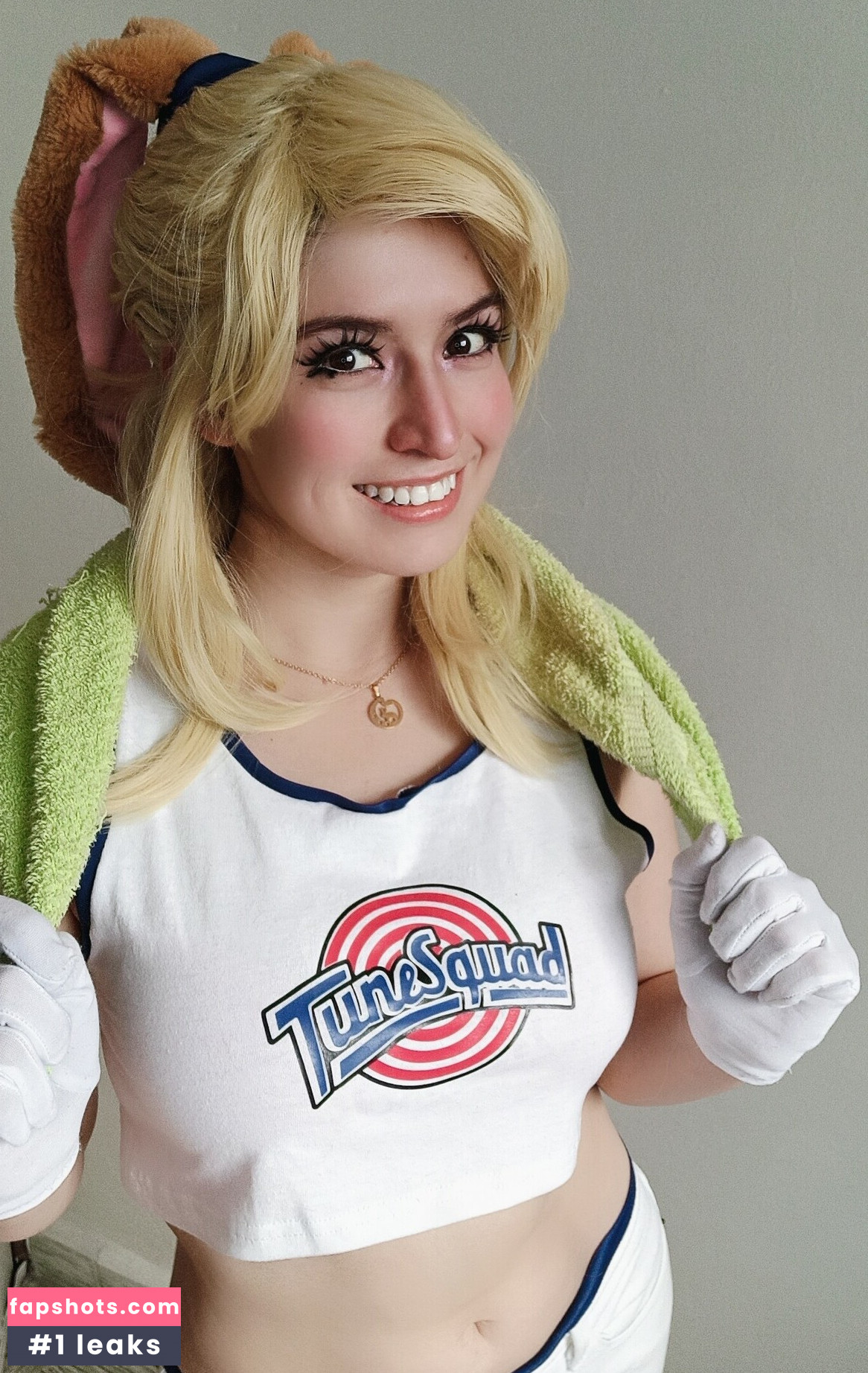 Anniemon gallery photo #30