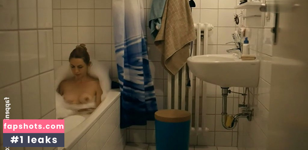 Annika Blendl gallery photo #31