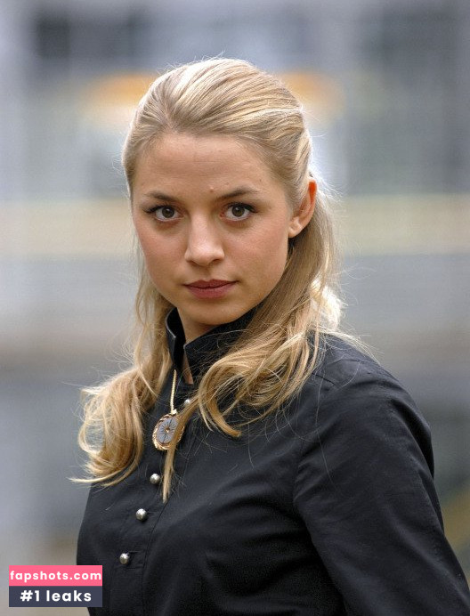 Annika Blendl gallery photo #34