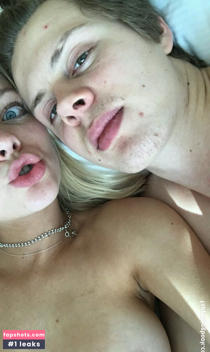 Annika Boron gallery photo #31