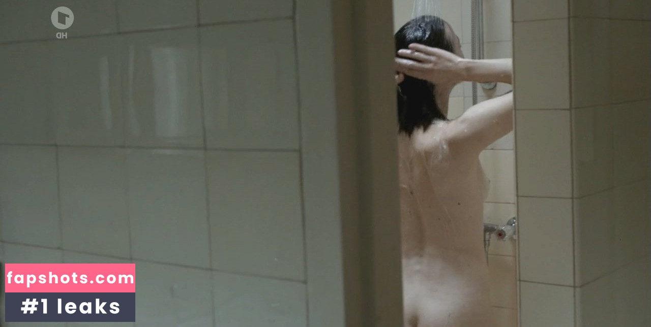 Annika Kuhl gallery photo #11