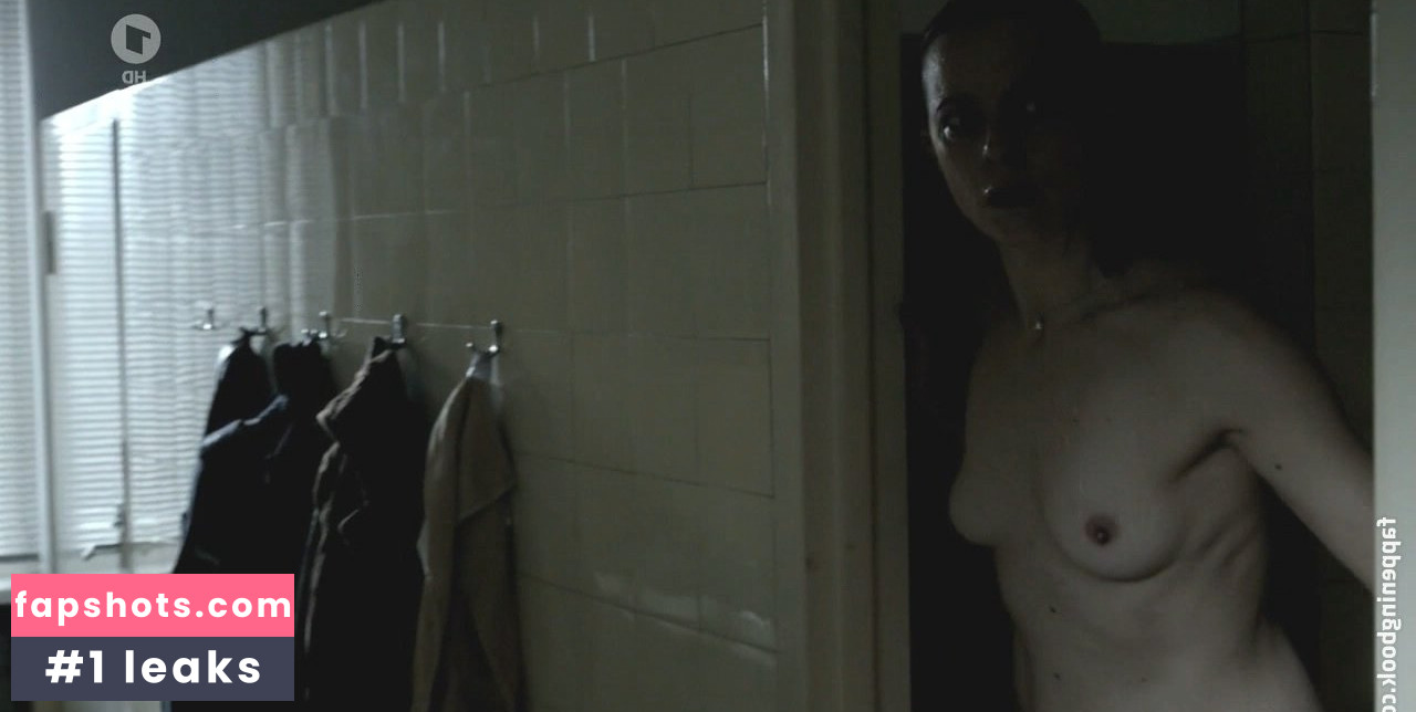 Annika Kuhl gallery photo #12