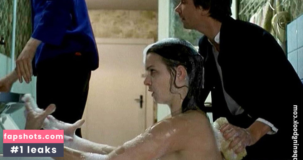 Annika Kuhl gallery photo #3