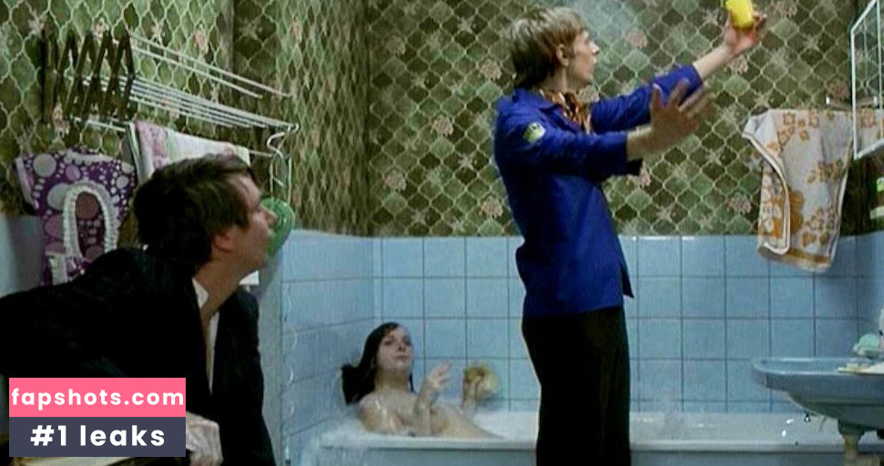 Annika Kuhl gallery photo #6