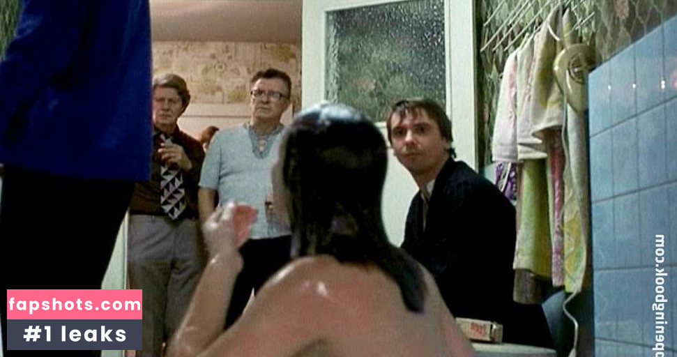 Annika Kuhl gallery photo #7