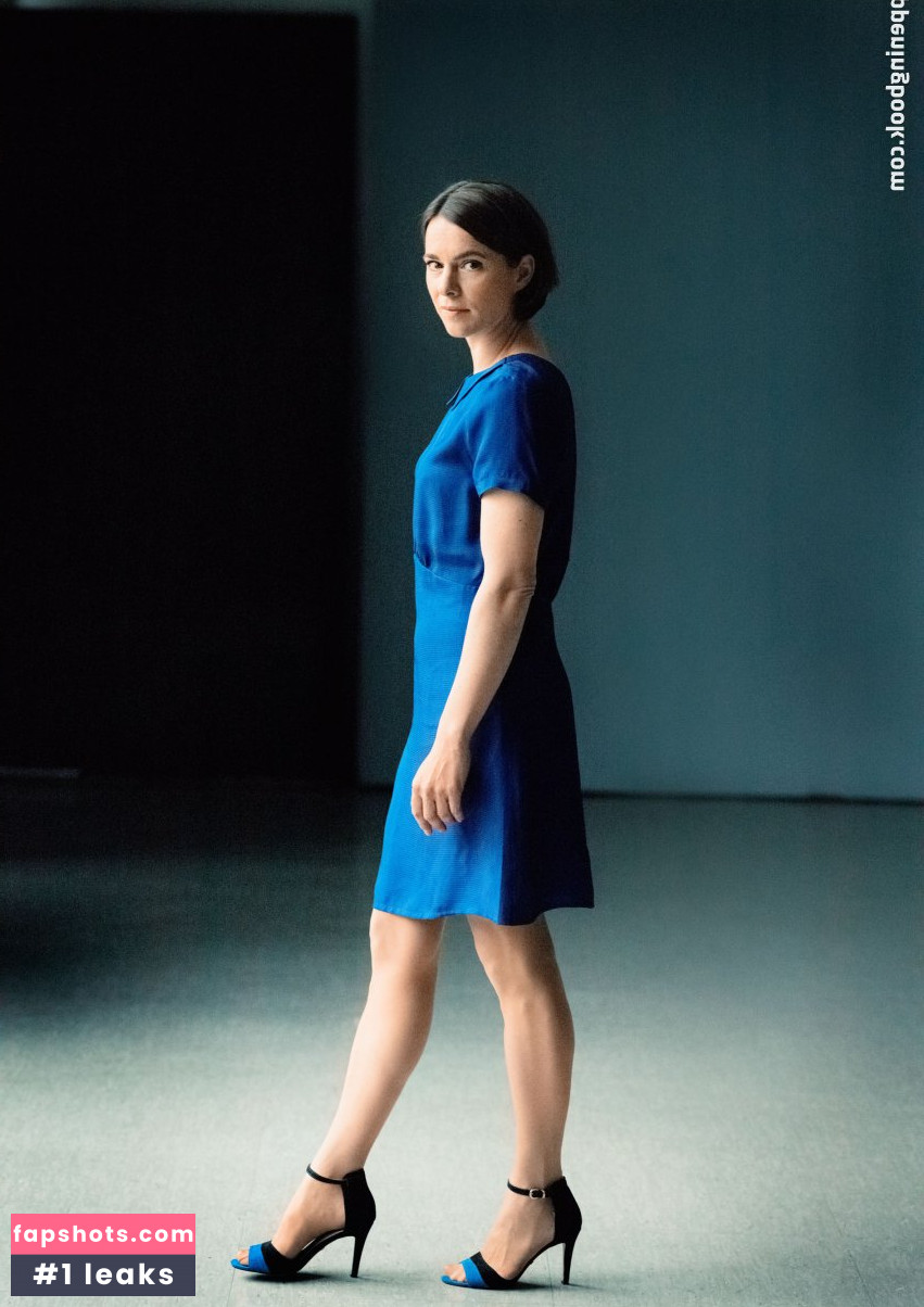 Annika Kuhl gallery photo #9