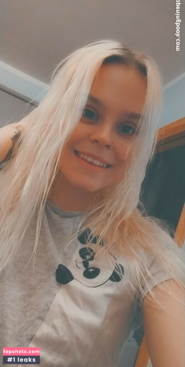 Annika Kuklase gallery photo #13