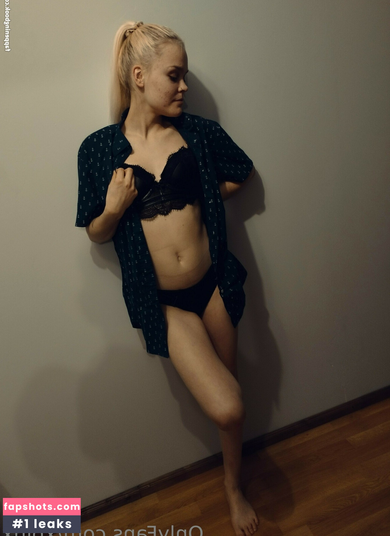 Annika Kuklase gallery photo #8