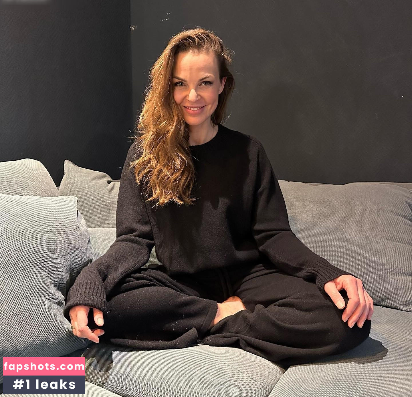 Annika Lau gallery photo #4