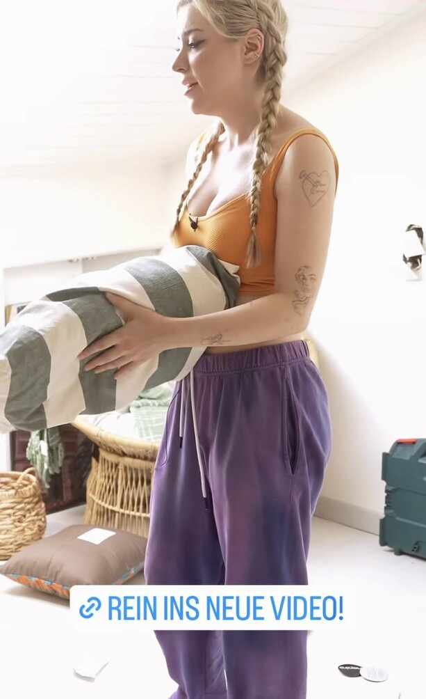 annitheduck gallery photo #690