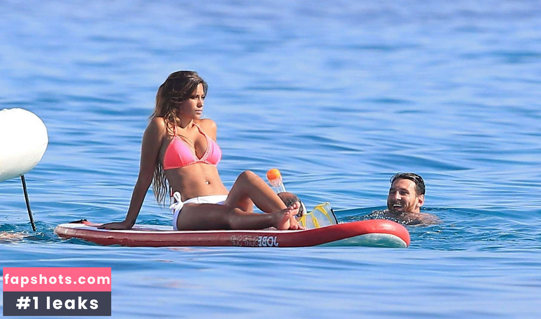 Antonella Roccuzzo gallery photo #6