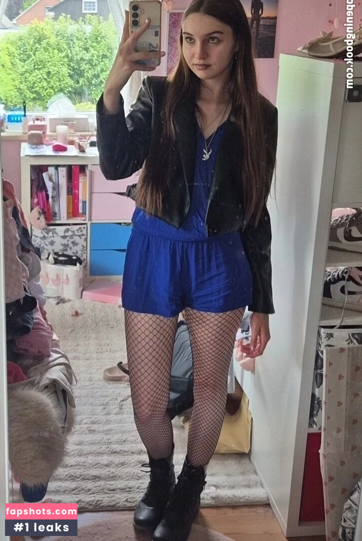 Antonia Andresen nude babe gallery