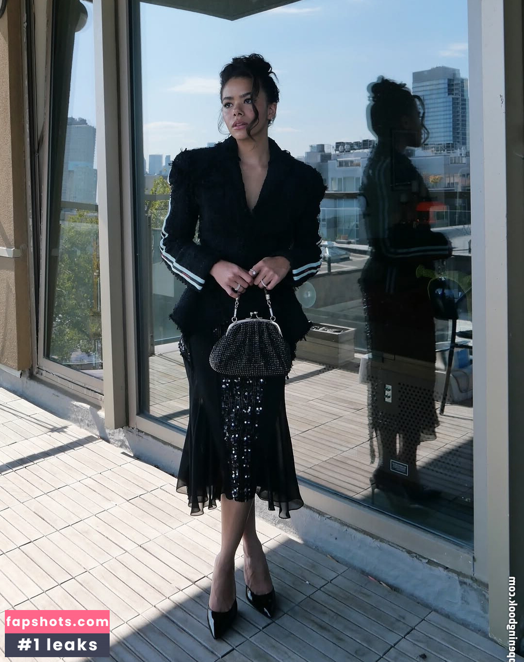 Antonia Gentry nude babe gallery