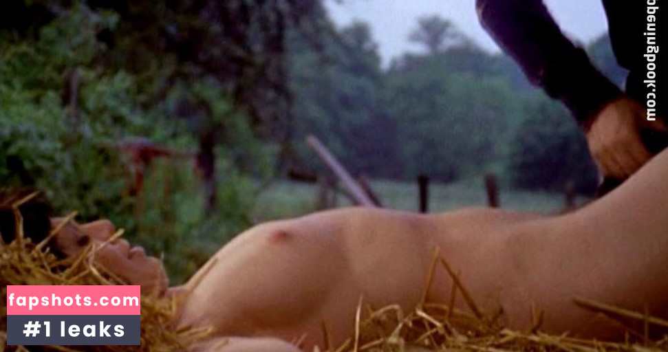 Antonia Lotito gallery photo #3