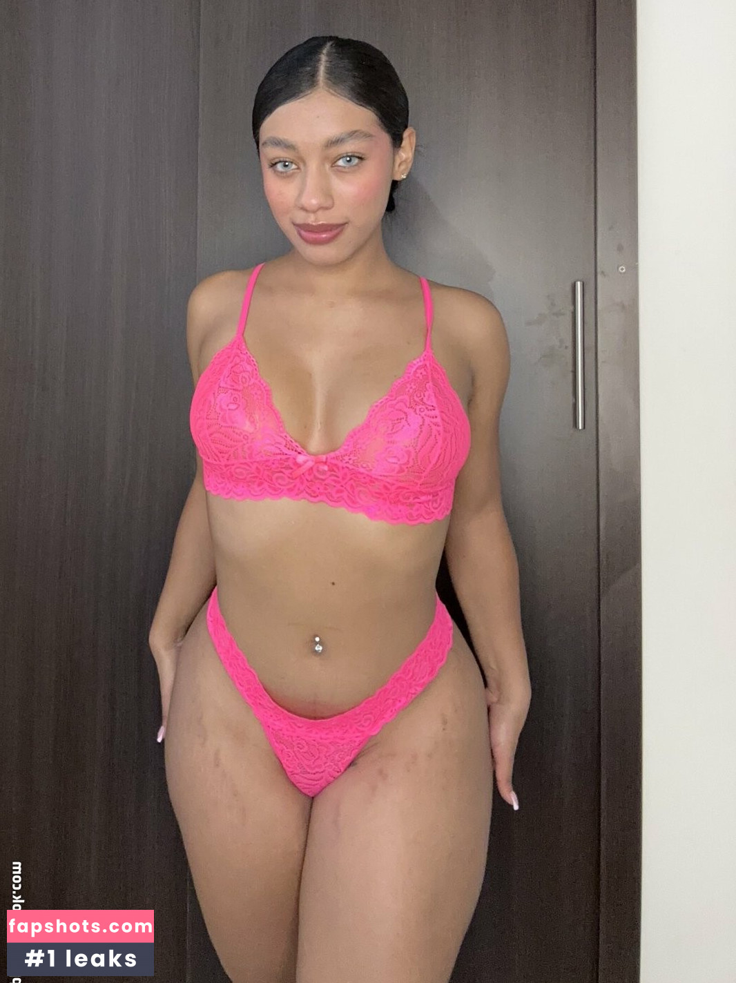 Antonia Mackenzie nude babe gallery