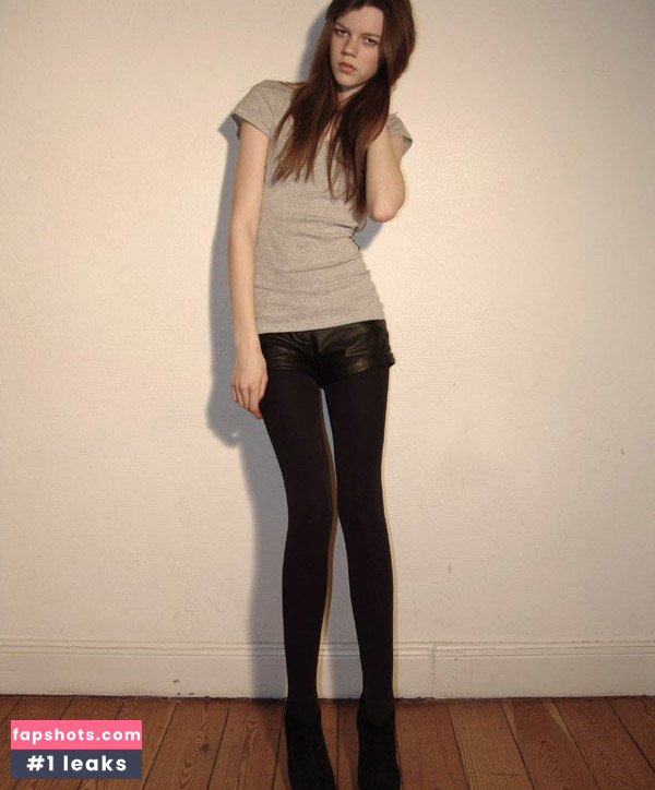 Antonia Wesseloh gallery photo #4