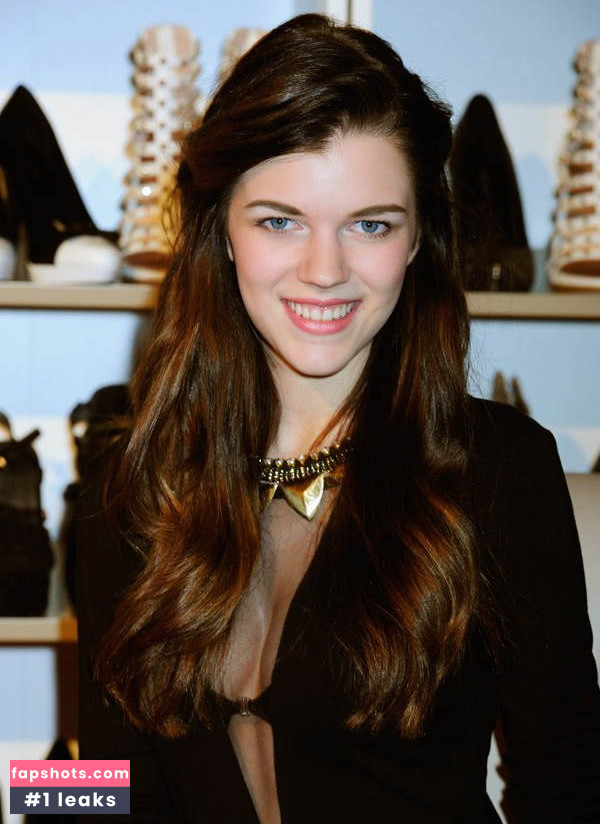 Antonia Wesseloh nude babe gallery