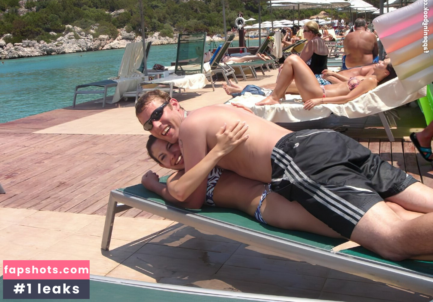 Anya Holberton gallery photo #4