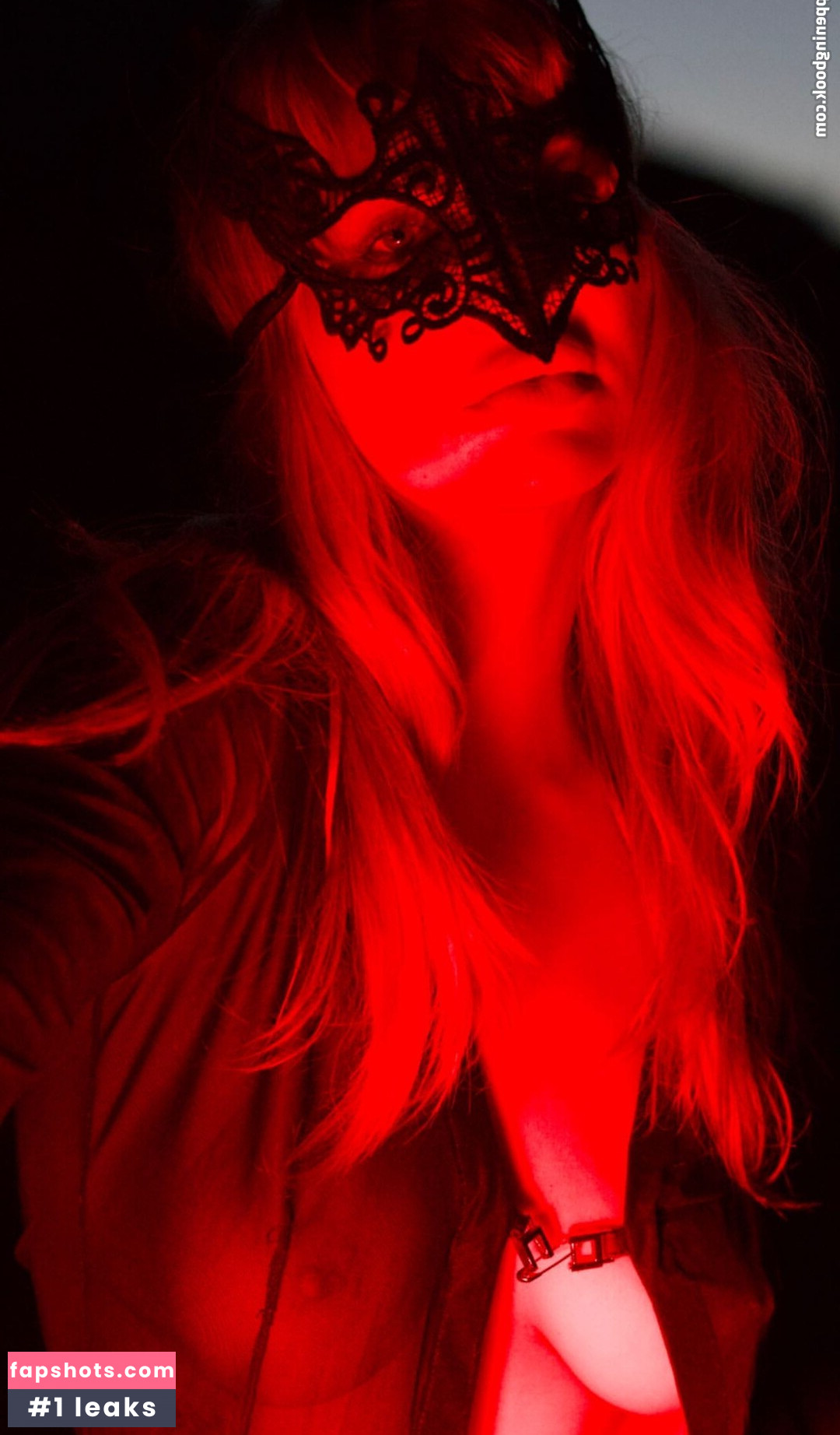 Anya Nicolodi gallery photo #2