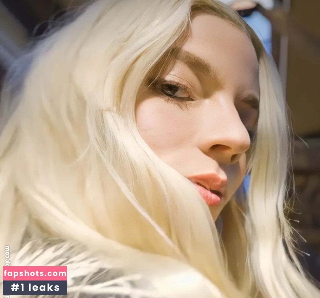 Anya Taylor-Joy gallery photo #2250