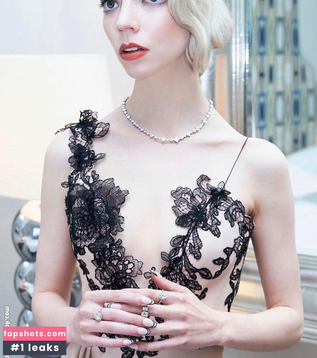 Anya Taylor-Joy gallery photo #2273