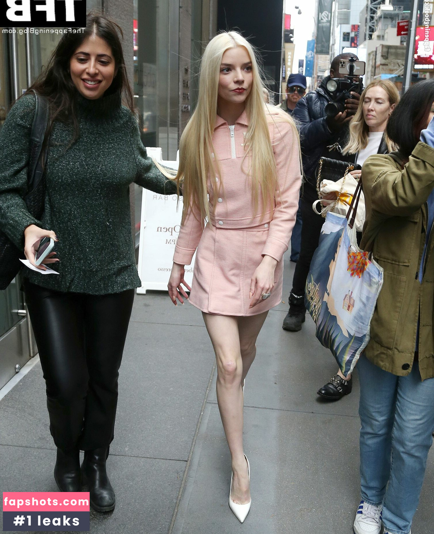 Anya Taylor-Joy gallery photo #2300