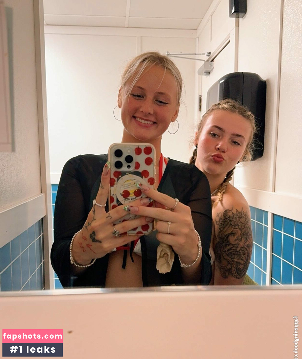 Anya Truax gallery photo #16