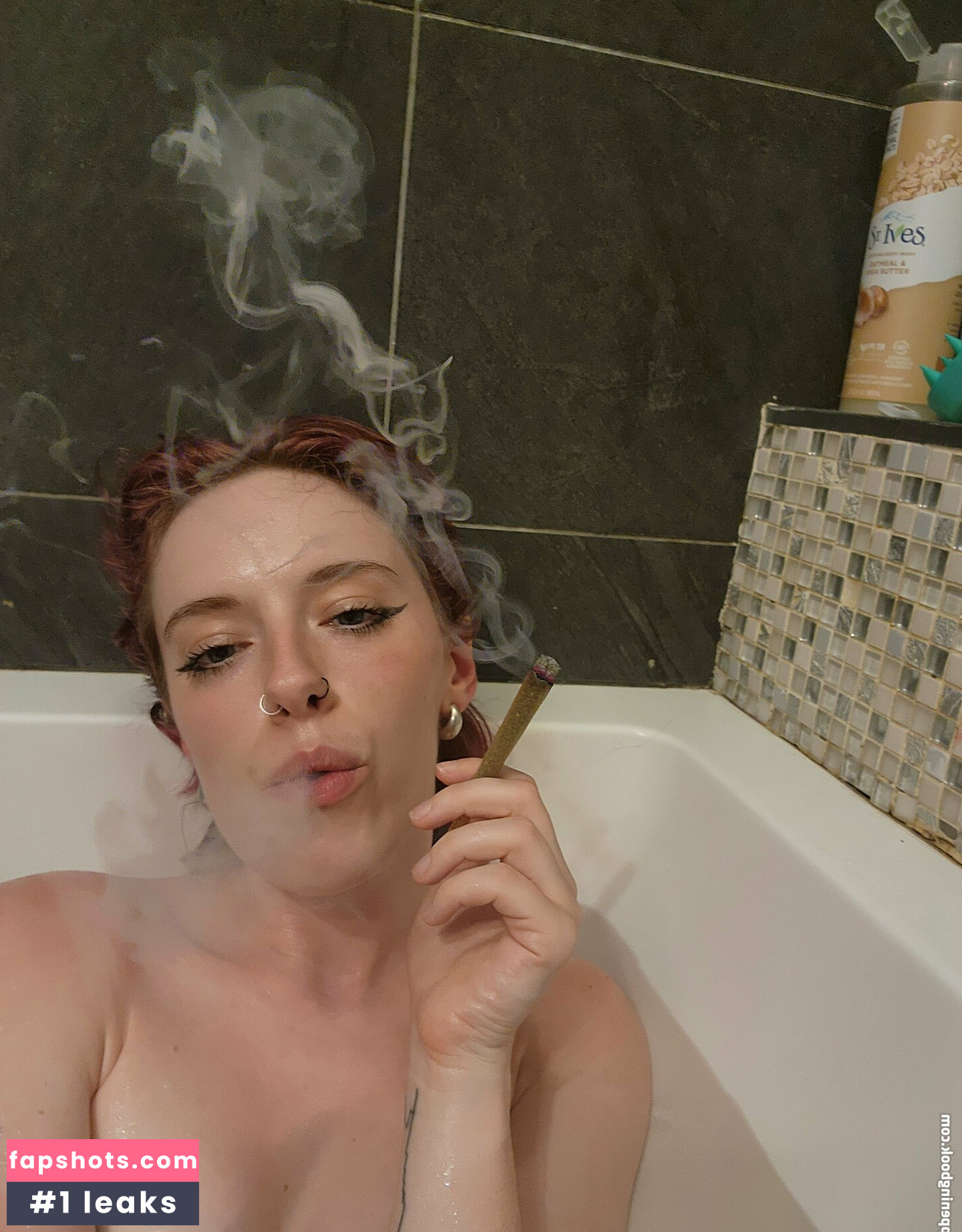 Anya Volz gallery photo #11