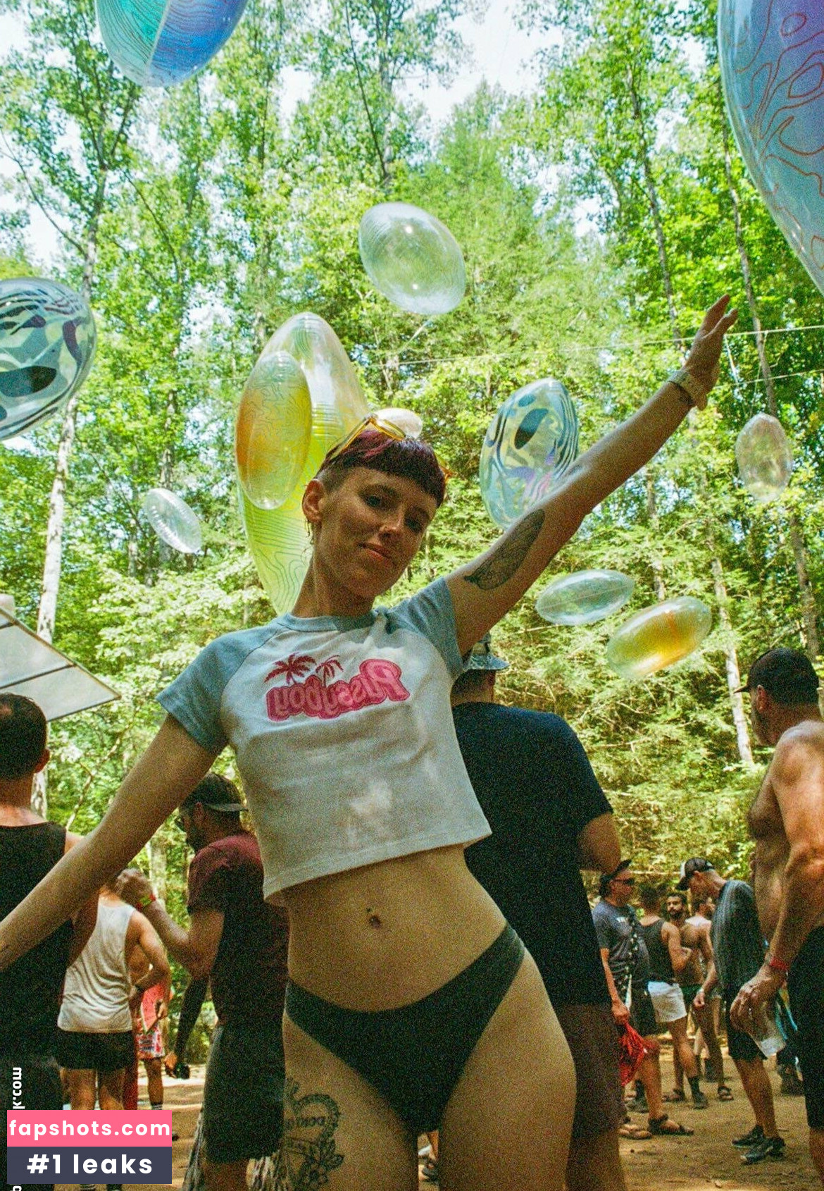 Anya Volz gallery photo #6