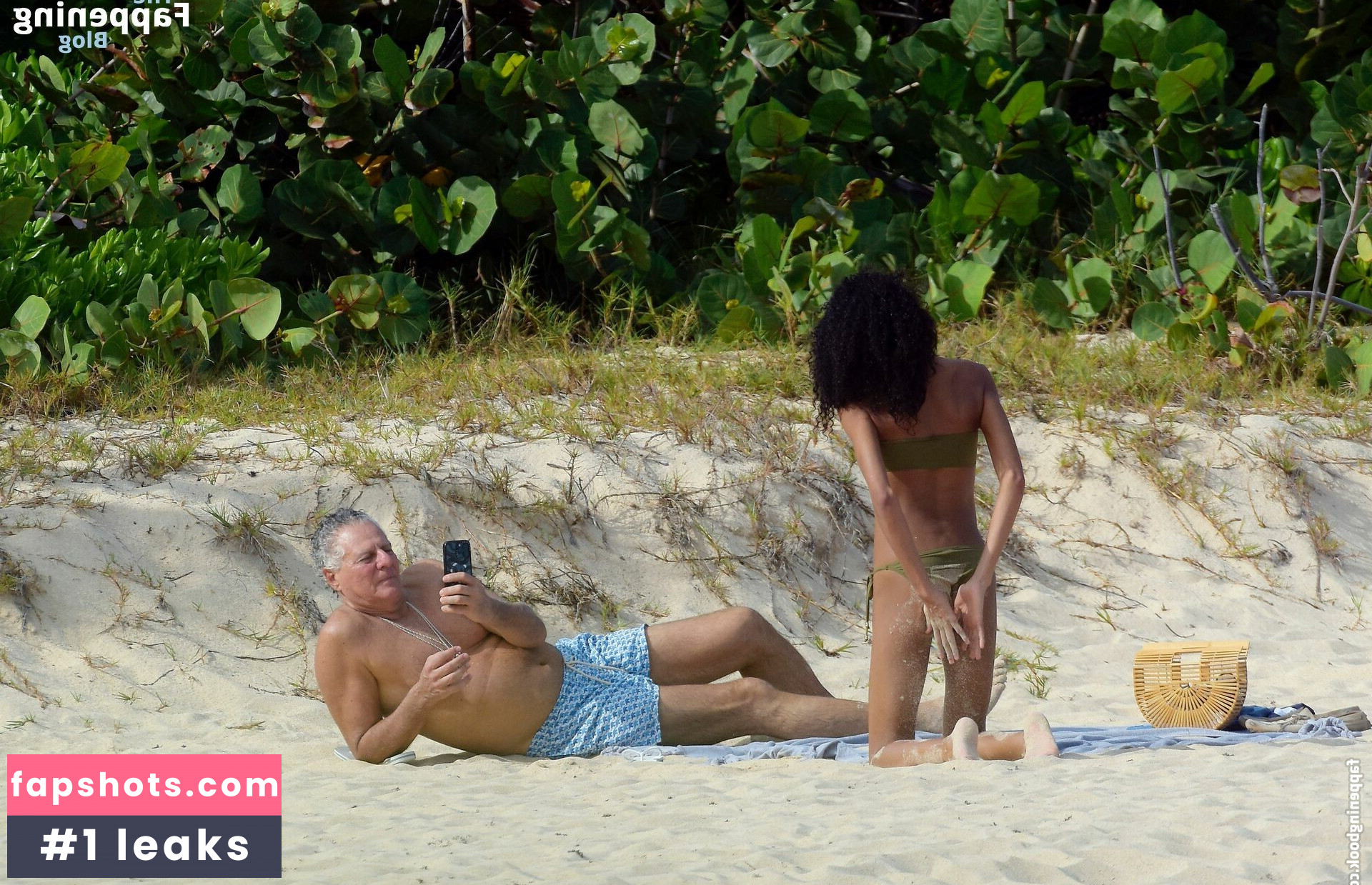 Aoki Lee Simmons gallery photo #30