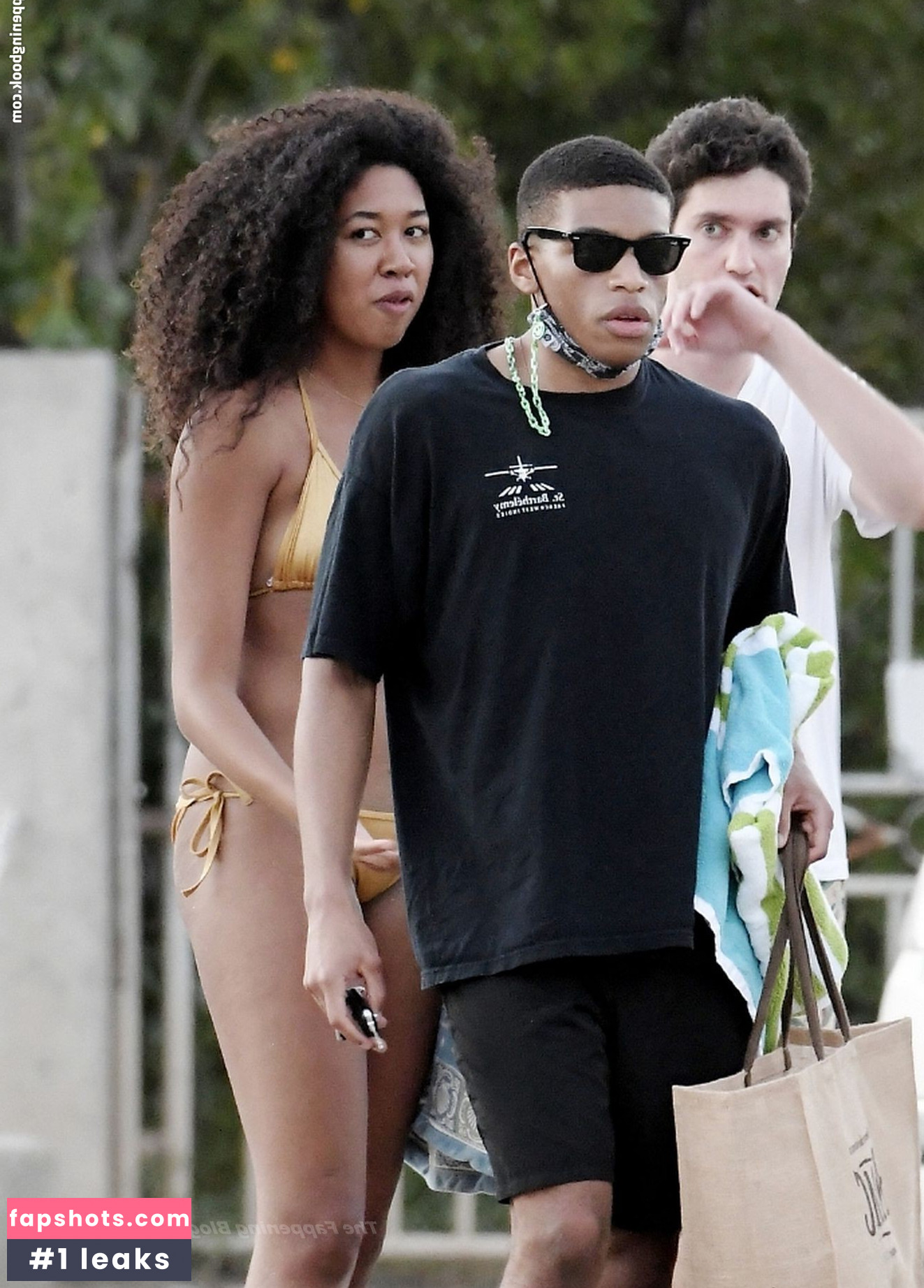 Aoki Lee Simmons gallery photo #38