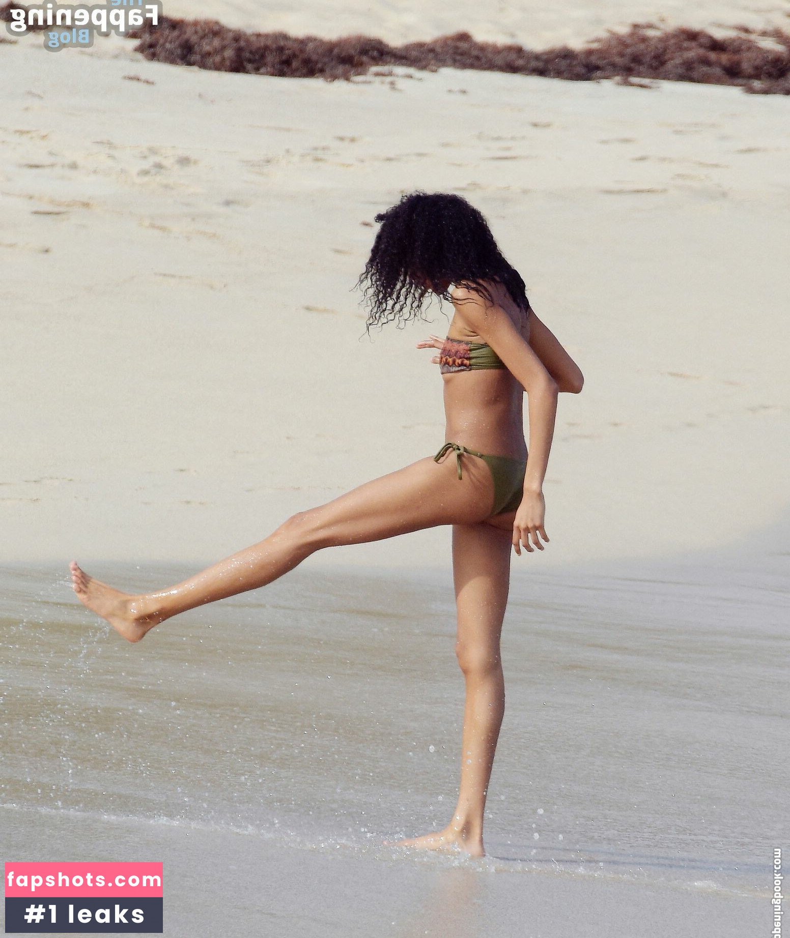 Aoki Lee Simmons gallery photo #5