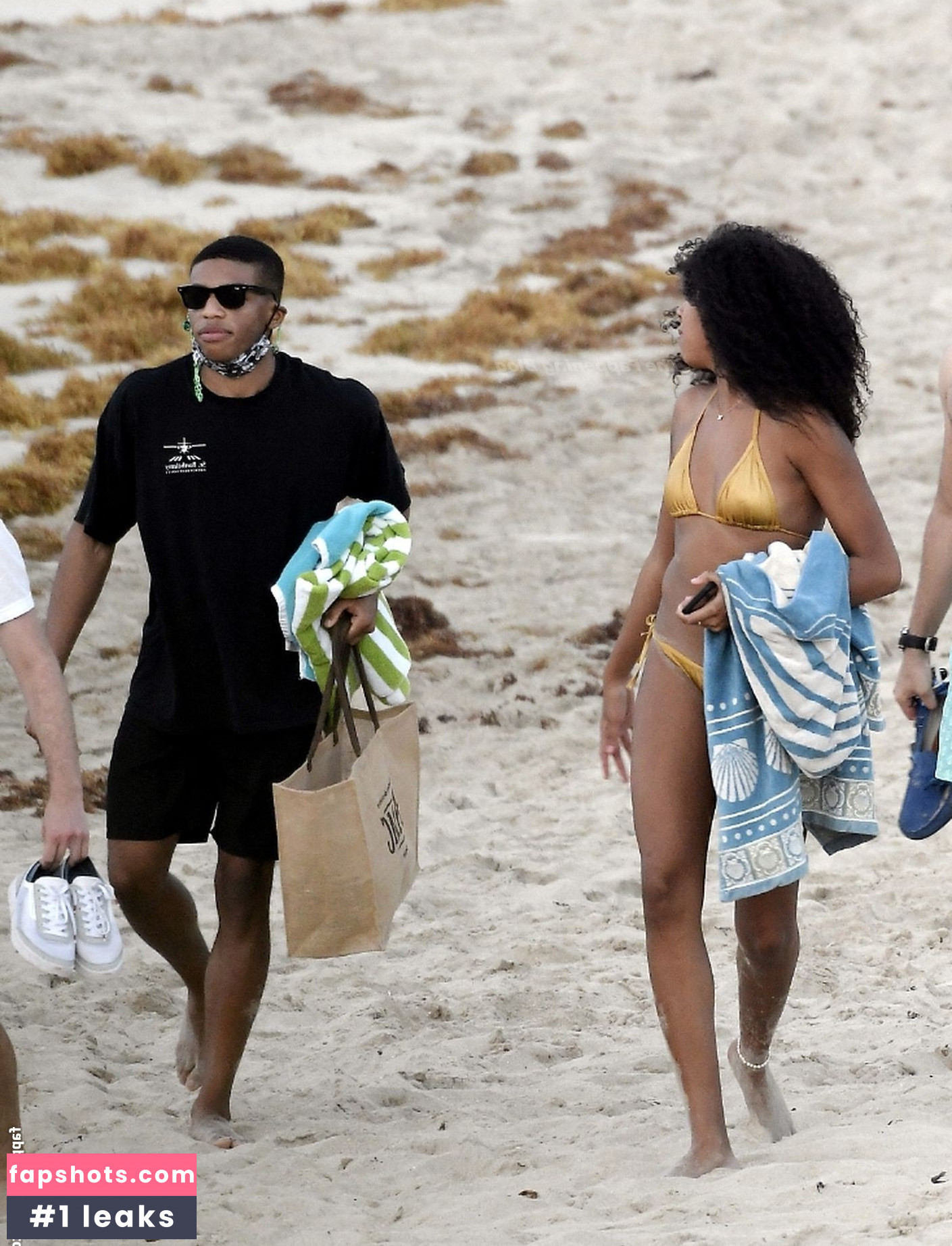 Aoki Lee Simmons gallery photo #44