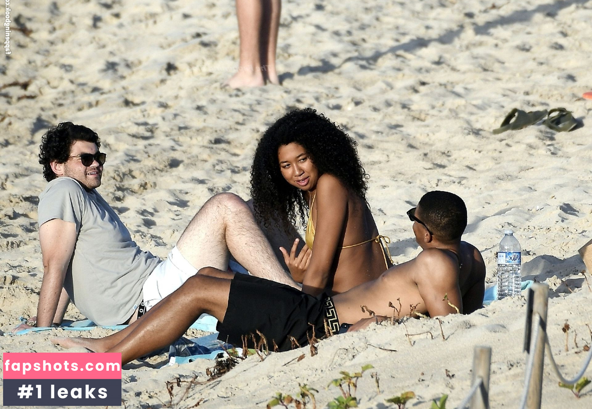 Aoki Lee Simmons gallery photo #53