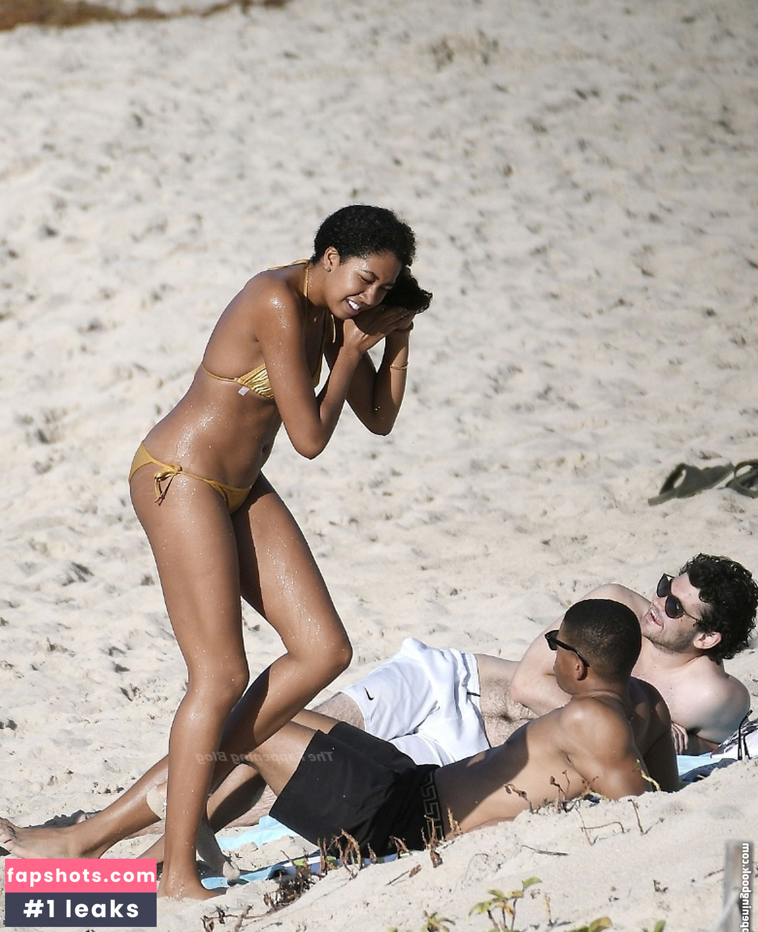 Aoki Lee Simmons gallery photo #59