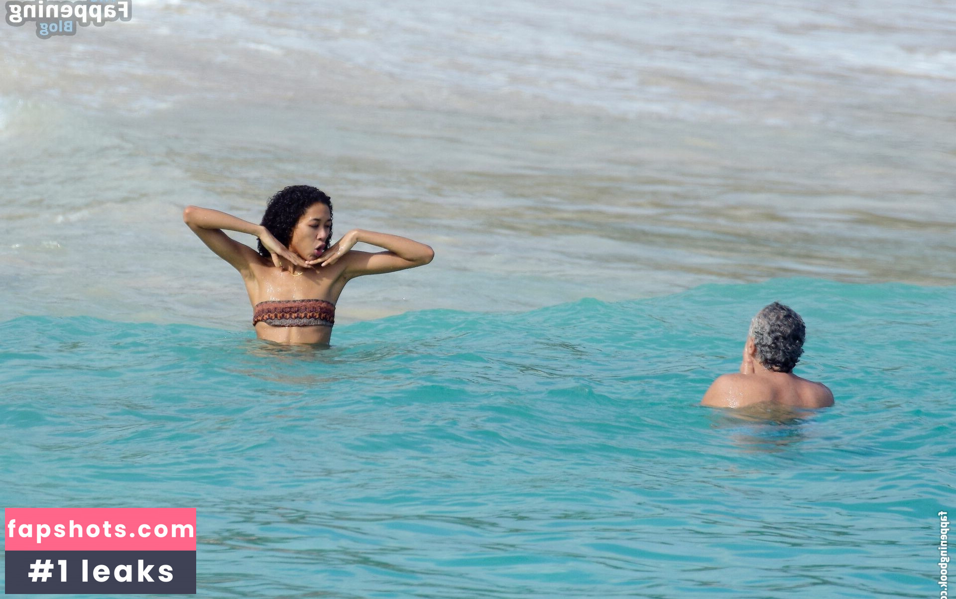 Aoki Lee Simmons gallery photo #7