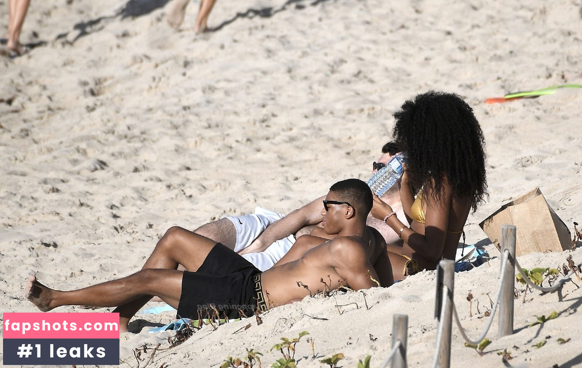 Aoki Lee Simmons gallery photo #64