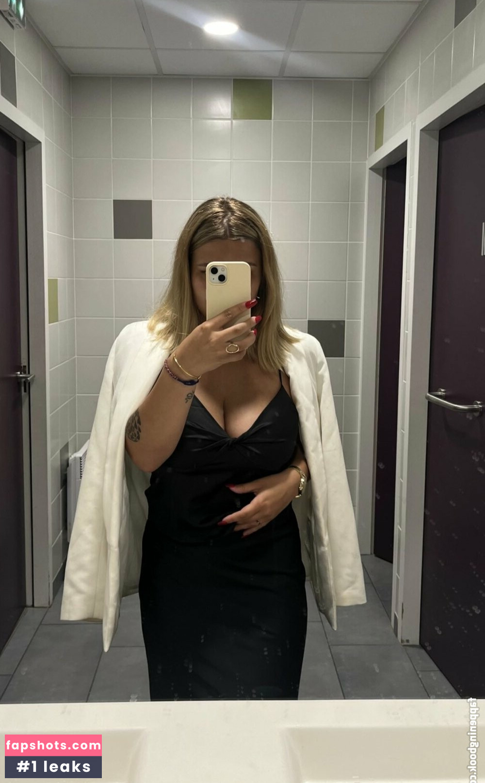 Apoline Perret gallery photo #11