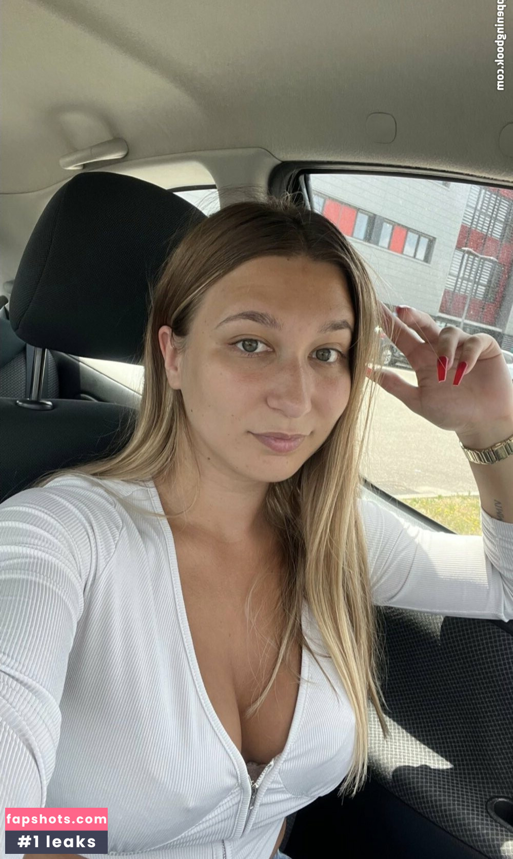 Apoline Perret gallery photo #15