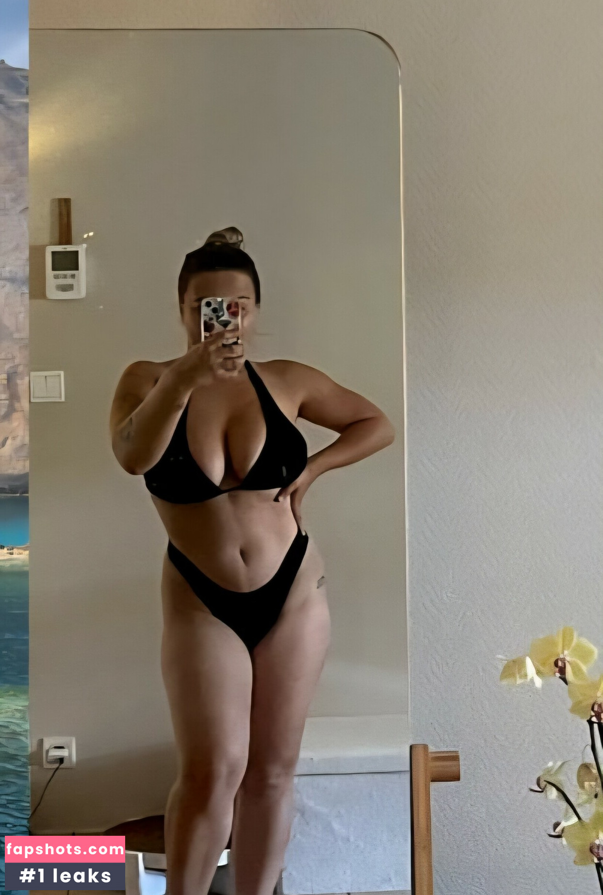 Apoline Perret gallery photo #4