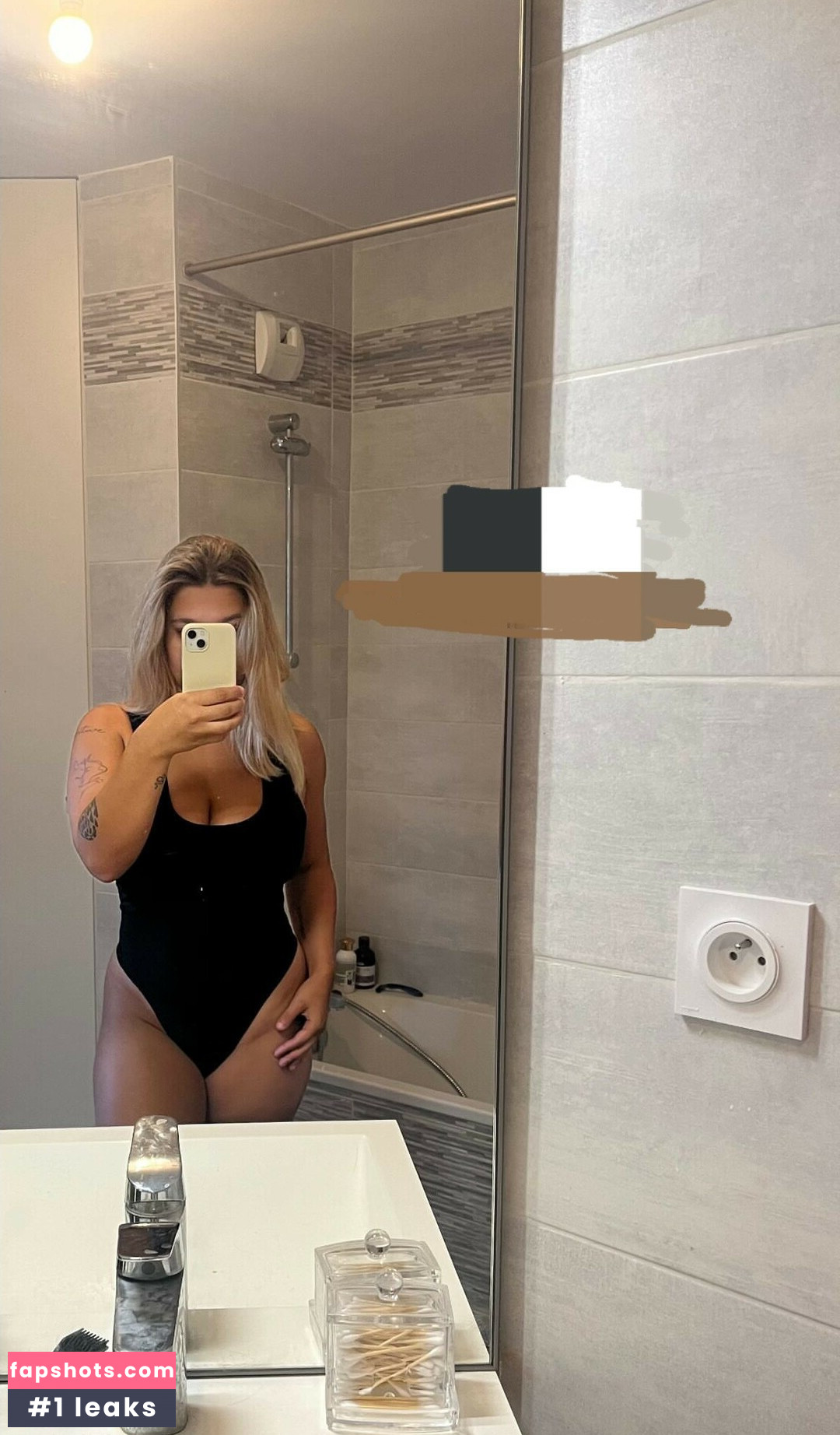 Apoline Perret gallery photo #6