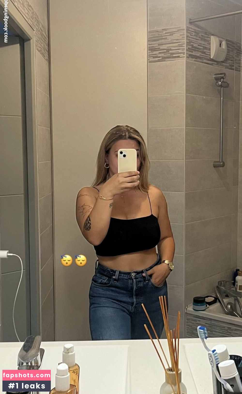 Apoline Perret gallery photo #8